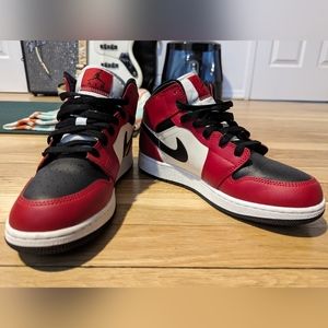 Jordan 1 Mid Chicago Black Toe Youth 7.5
